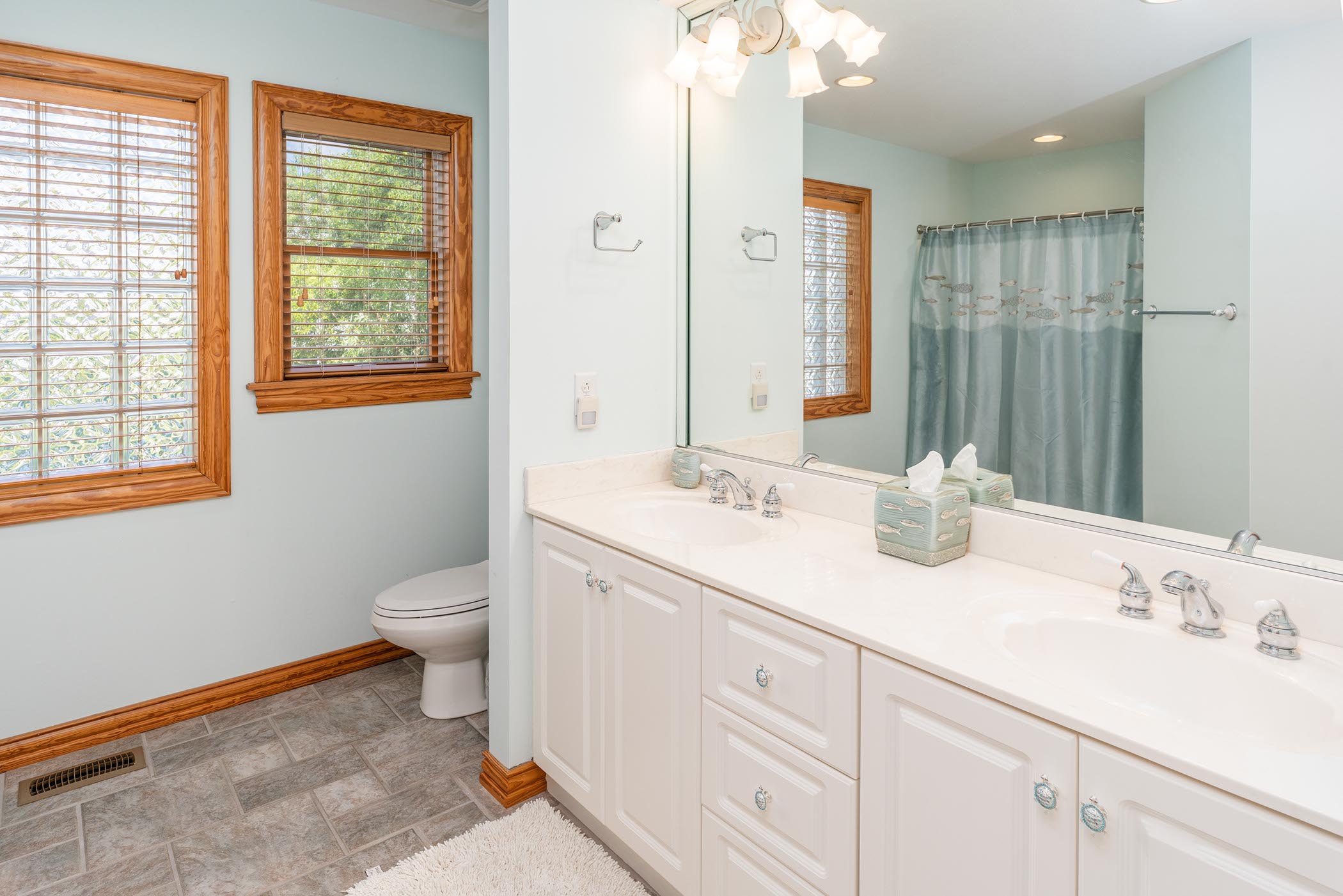 Mid Level Master En Suite, Sink and Toilet